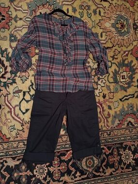 Lee rider women’s size 8 Black cotton Capri, Sundance 100% silk m blouse